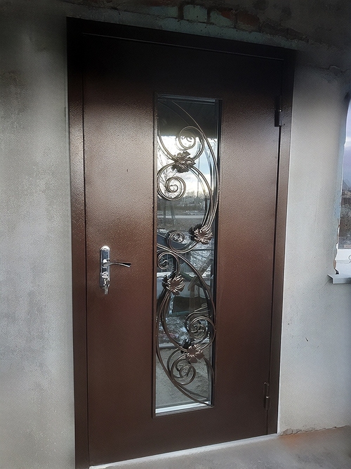 Дверь с остеклением Дверь с остеклением